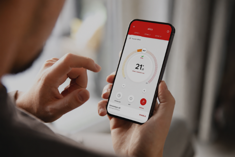 Controllo del riscaldamento ELCO tramite smartphone con temperatura ambiente visualizzata.