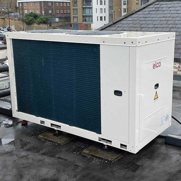 Pompe à chaleur ELCO AEROTOP M installée sur le toit