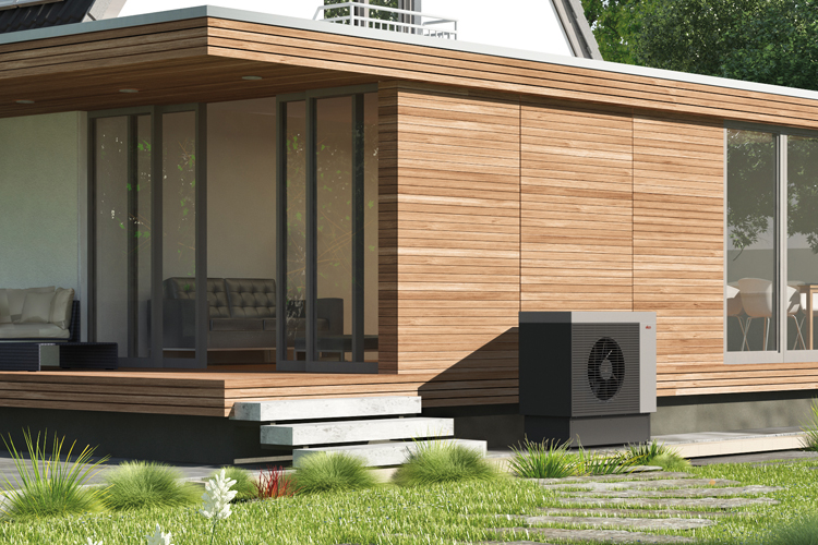 Maison rénovée avec AEROTOP SPK 7/10 à gauche et immeuble collectif avec AEROTOP SPK 16/20 à droite